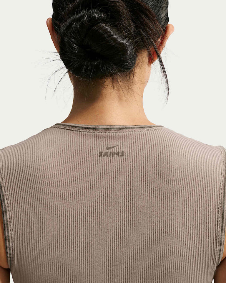 Майка NikeSKIMS Ribbed Seamless Muscle Tank «Driftwood» Женская