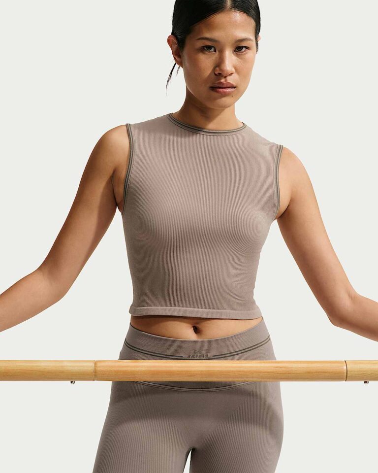 Майка NikeSKIMS Ribbed Seamless Muscle Tank «Driftwood» Женская