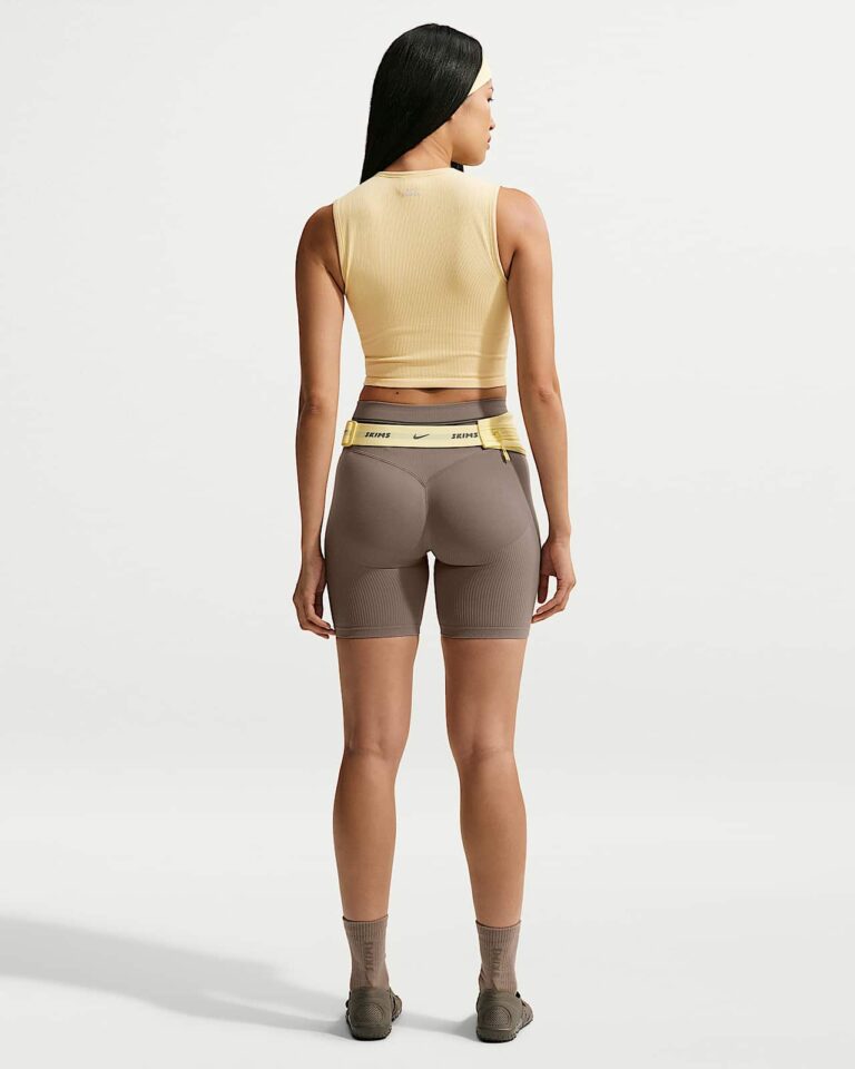 Майка NikeSKIMS Ribbed Seamless Muscle Tank «Lemon Drop» Женская