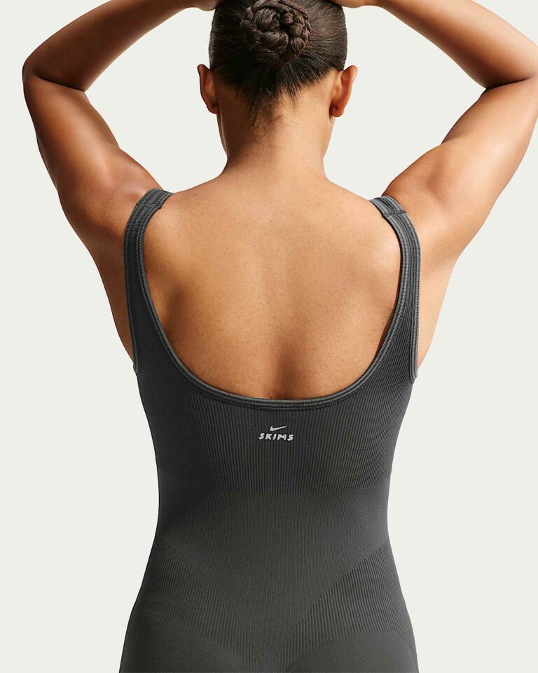 Боди NikeSKIMS Ribbed Seamless Scoop-Neck 5″ Bodysuit «Obsidian/Armor» Женская