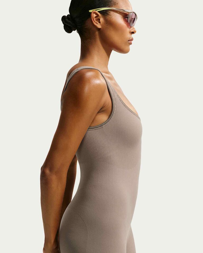 Боди NikeSKIMS Ribbed Seamless Scoop-Neck 5″ Bodysuit «Driftwood» Женская