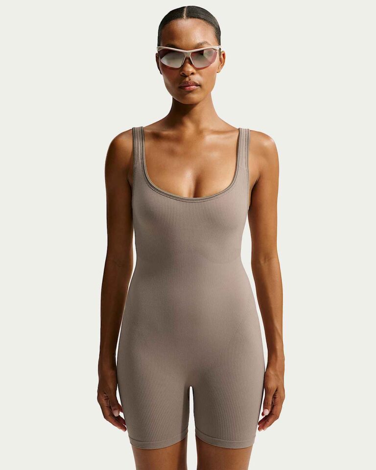 Боди NikeSKIMS Ribbed Seamless Scoop-Neck 5″ Bodysuit «Driftwood» Женская