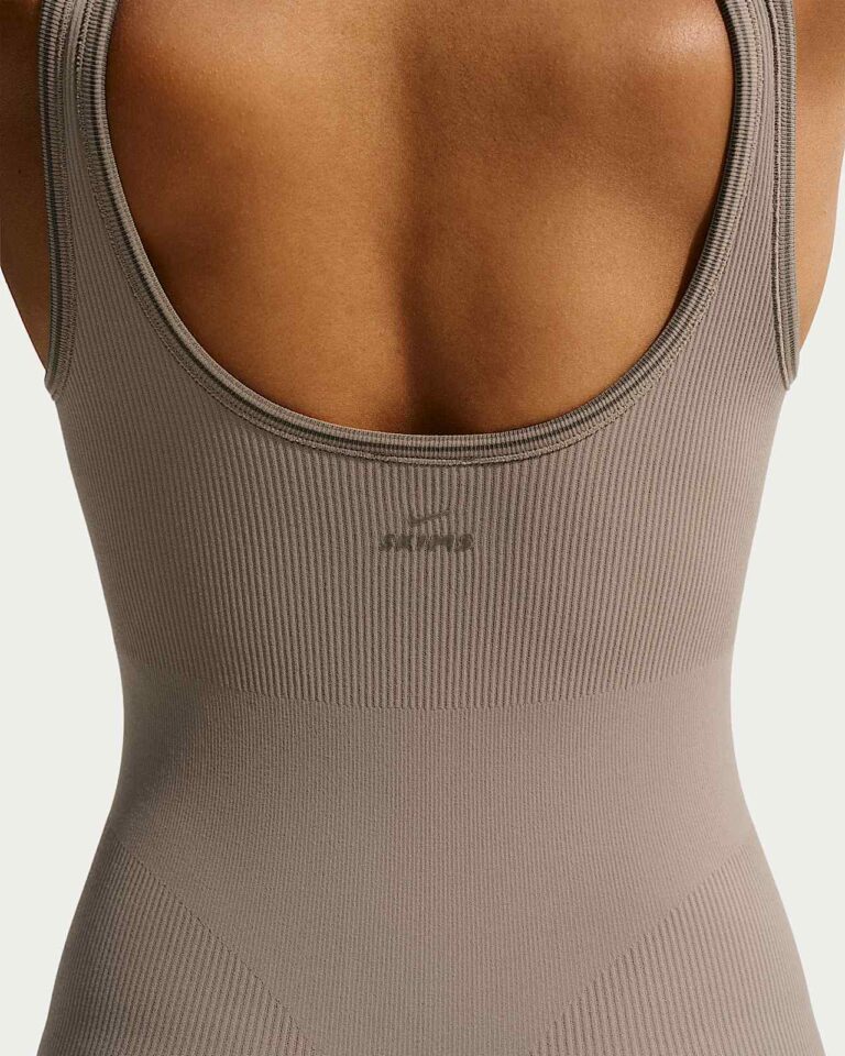 Боди NikeSKIMS Ribbed Seamless Scoop-Neck 5″ Bodysuit «Driftwood» Женская