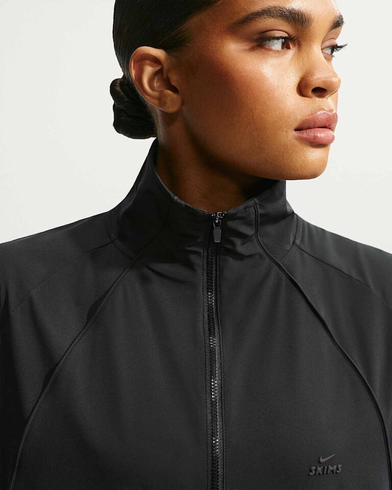 Куртка NikeSKIMS Stretch Nylon Oversized Jacket «Obsidian» Женская