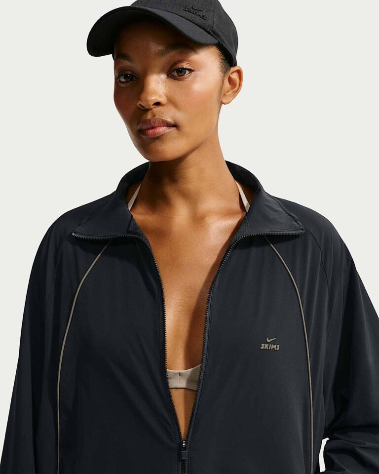 Куртка NikeSKIMS Stretch Nylon Oversized Jacket «Obsidian/Olive Grey» Женская