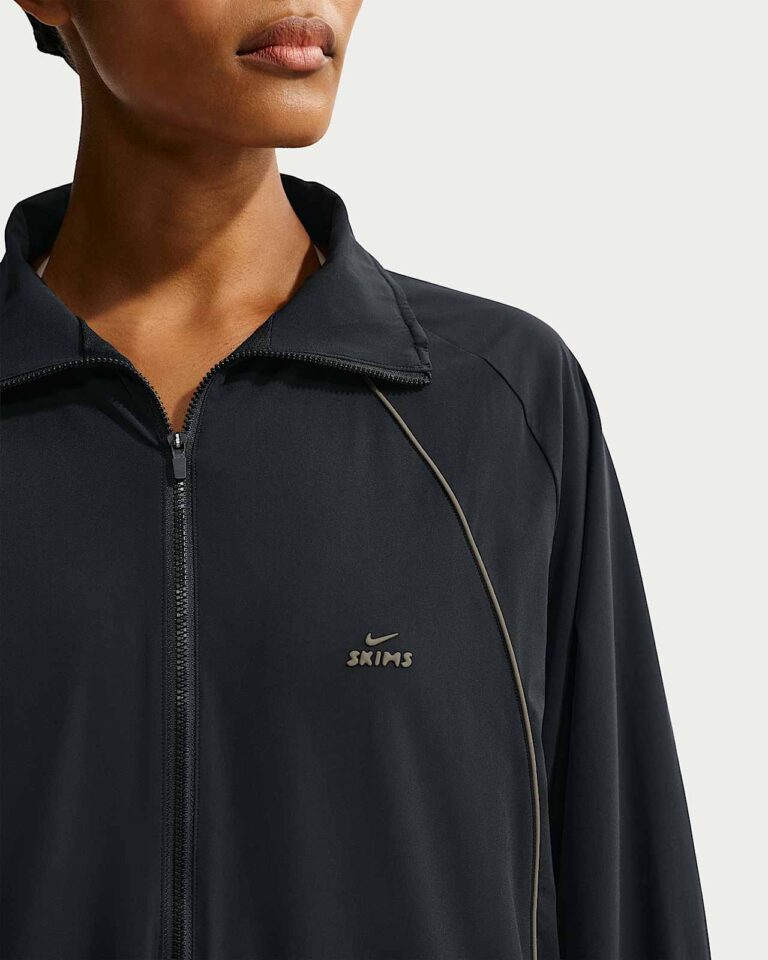Куртка NikeSKIMS Stretch Nylon Oversized Jacket «Obsidian/Olive Grey» Женская