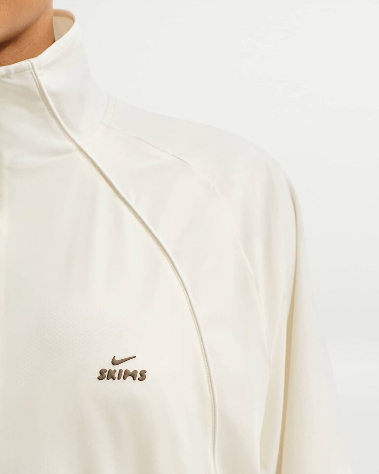 Куртка NikeSKIMS Stretch Nylon Oversized Jacket «Actv Ivory» Женская