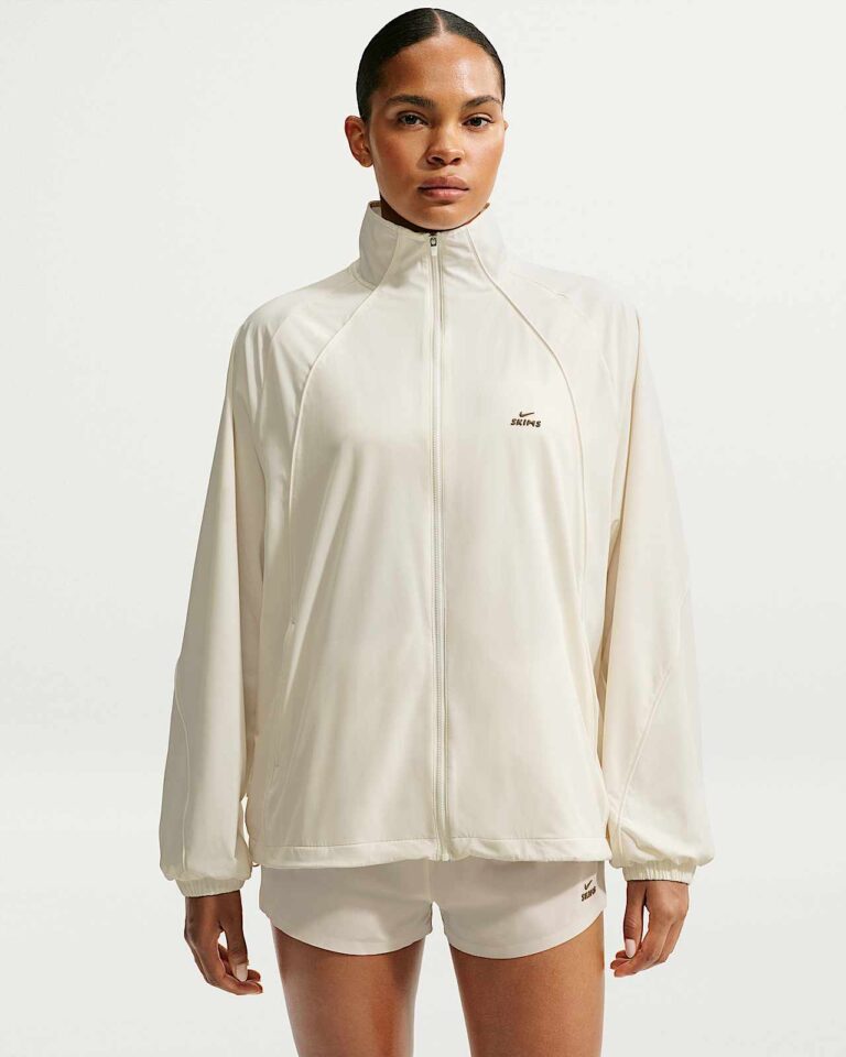 Куртка NikeSKIMS Stretch Nylon Oversized Jacket «Actv Ivory» Женская