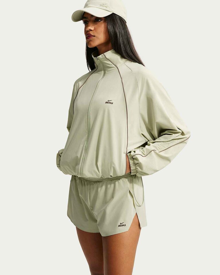 Куртка NikeSKIMS Stretch Nylon Oversized Jacket «Talc» Женская