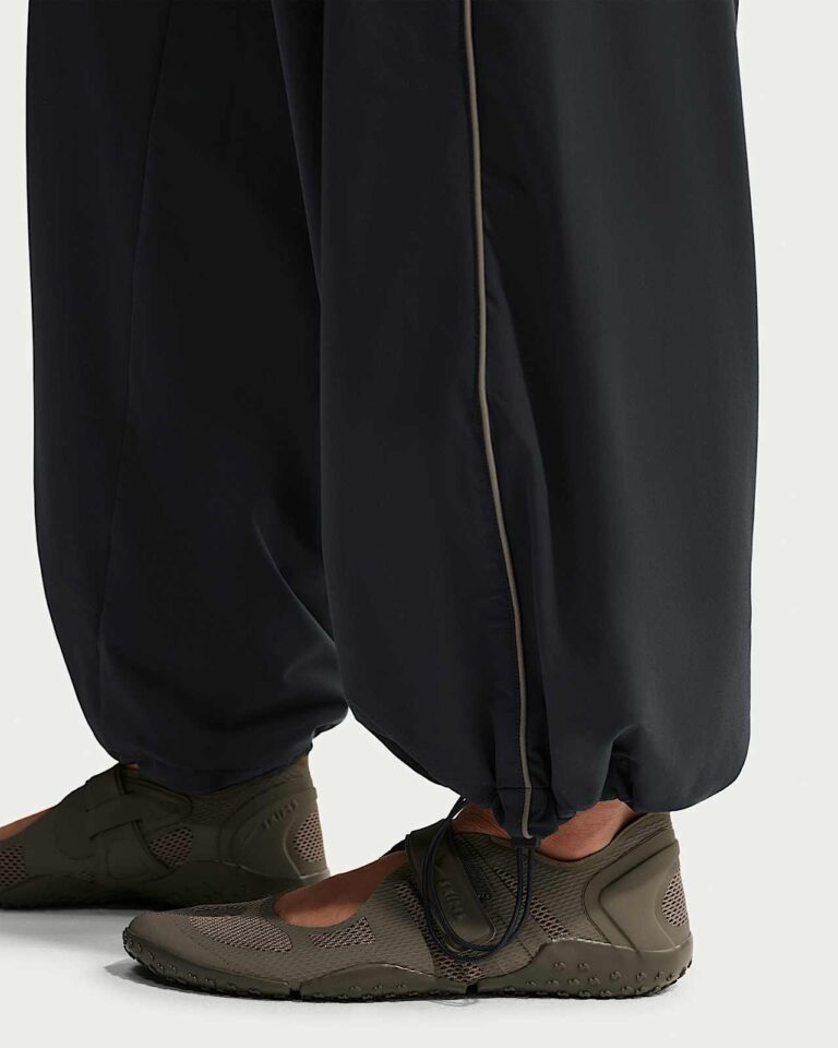 Брюки NikeSKIMS Stretch Nylon Oversized Pants «Obsidian/Olive Grey» Женская