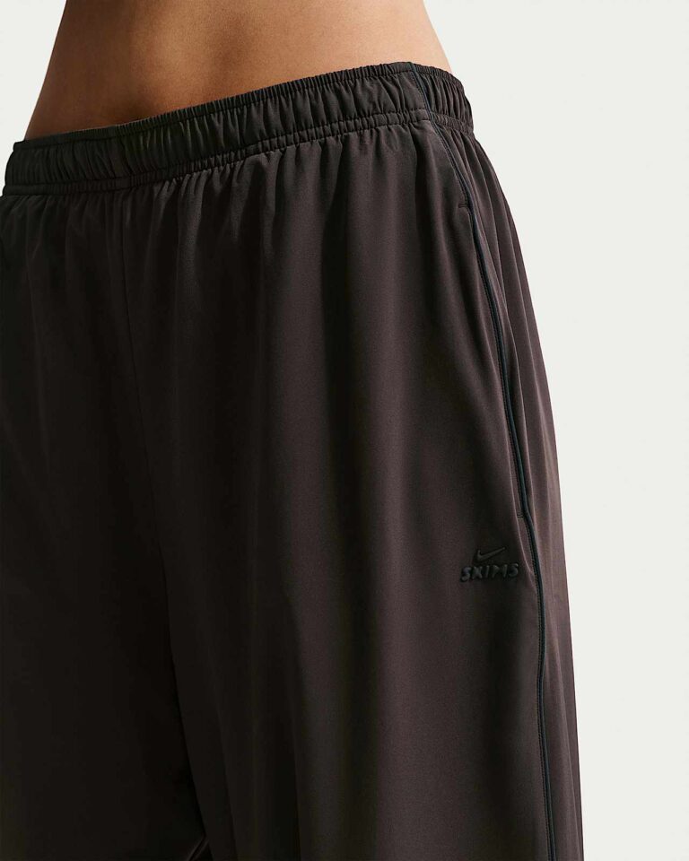 Брюки NikeSKIMS Stretch Nylon Oversized Pants «Dark Roast/Obsidian» Женская