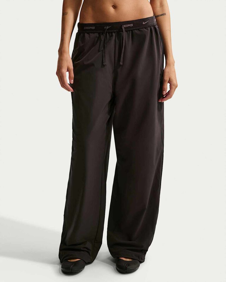 Брюки NikeSKIMS Stretch Nylon Oversized Pants «Dark Roast/Obsidian» Женская