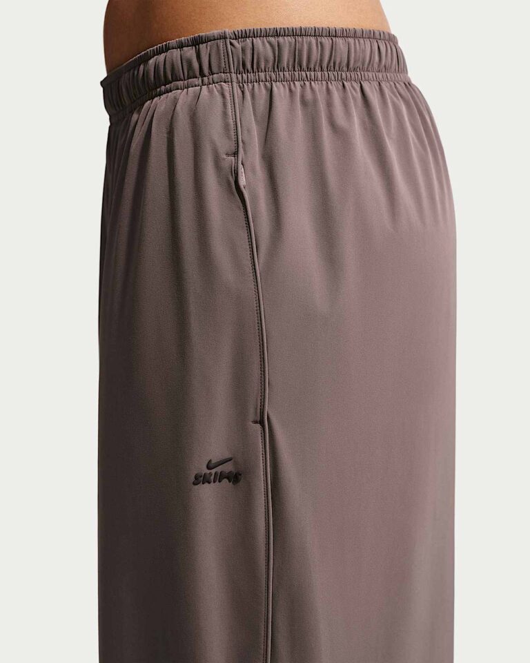 Брюки NikeSKIMS Stretch Nylon Oversized Pants «Resin» Женская