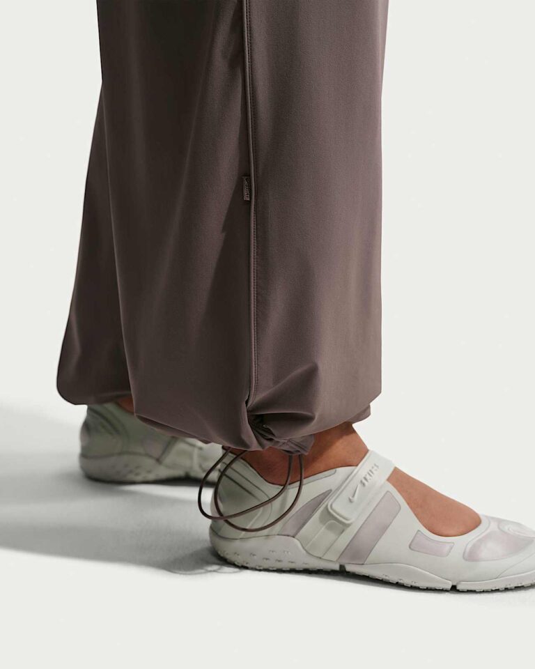 Брюки NikeSKIMS Stretch Nylon Oversized Pants «Resin» Женская