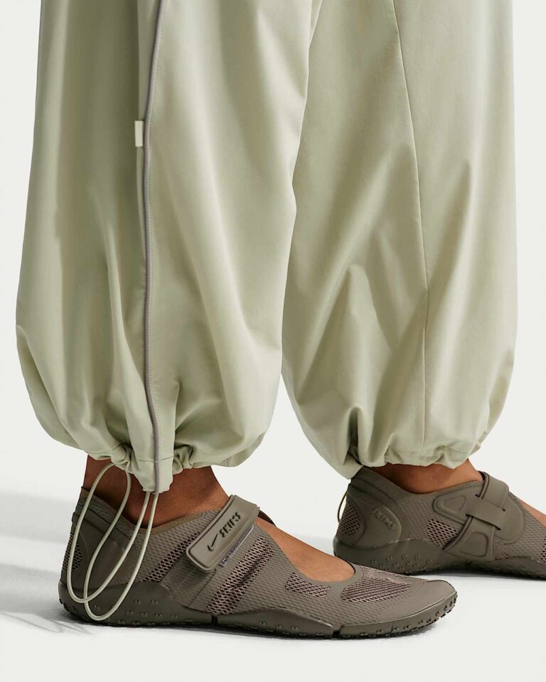 Брюки NikeSKIMS Stretch Nylon Oversized Pants «Talc» Женская