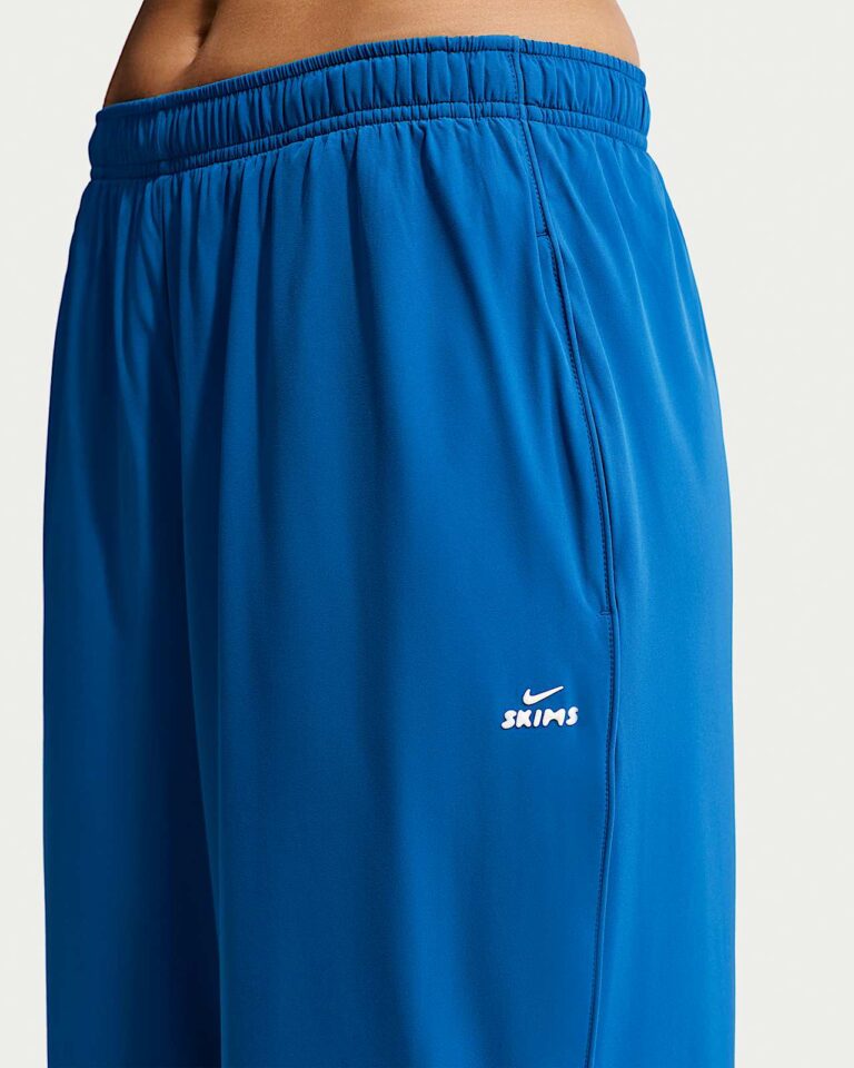 Брюки NikeSKIMS Stretch Nylon Oversized Pants «Cobalt» Женская