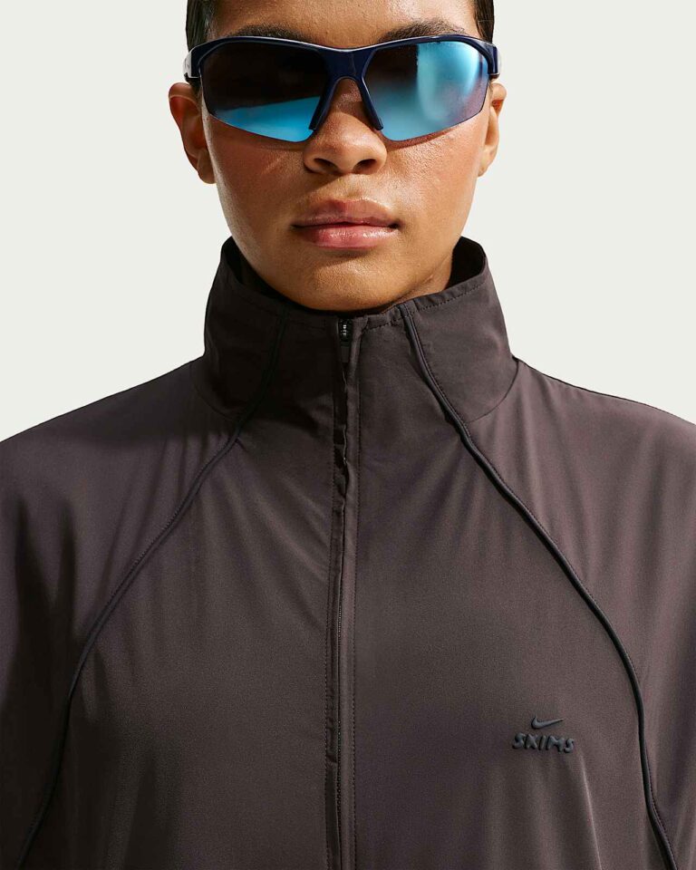 Жилет NikeSKIMS Stretch Nylon Oversized Vest «Dark Roast» Женская