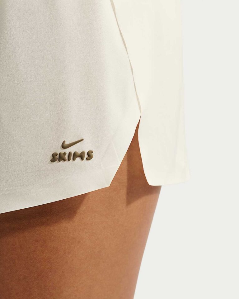 Шорты NikeSKIMS Stretch Nylon Runner Shorts «Actv Ivory» Женская