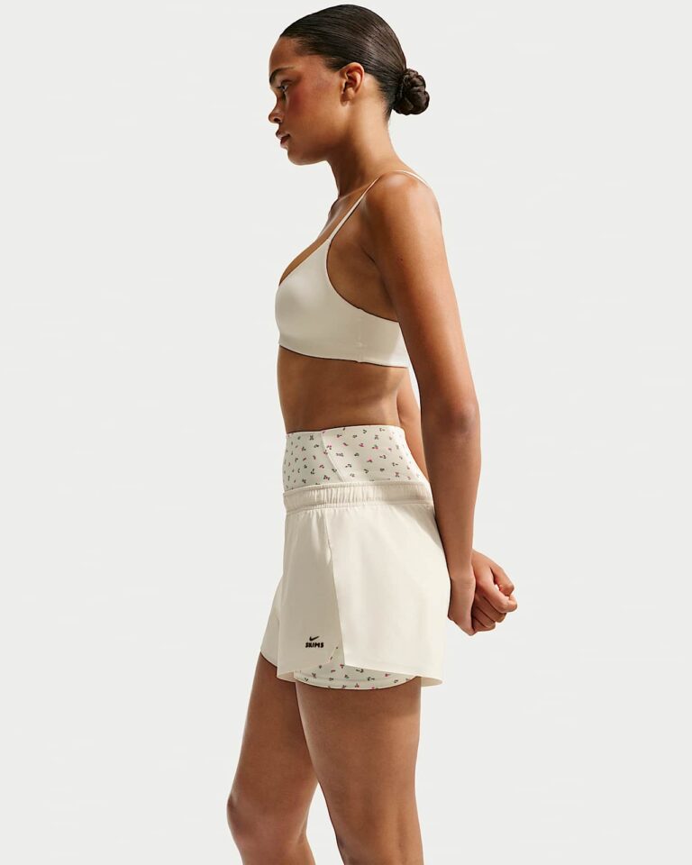 Шорты NikeSKIMS Stretch Nylon Runner Shorts «Actv Ivory» Женская