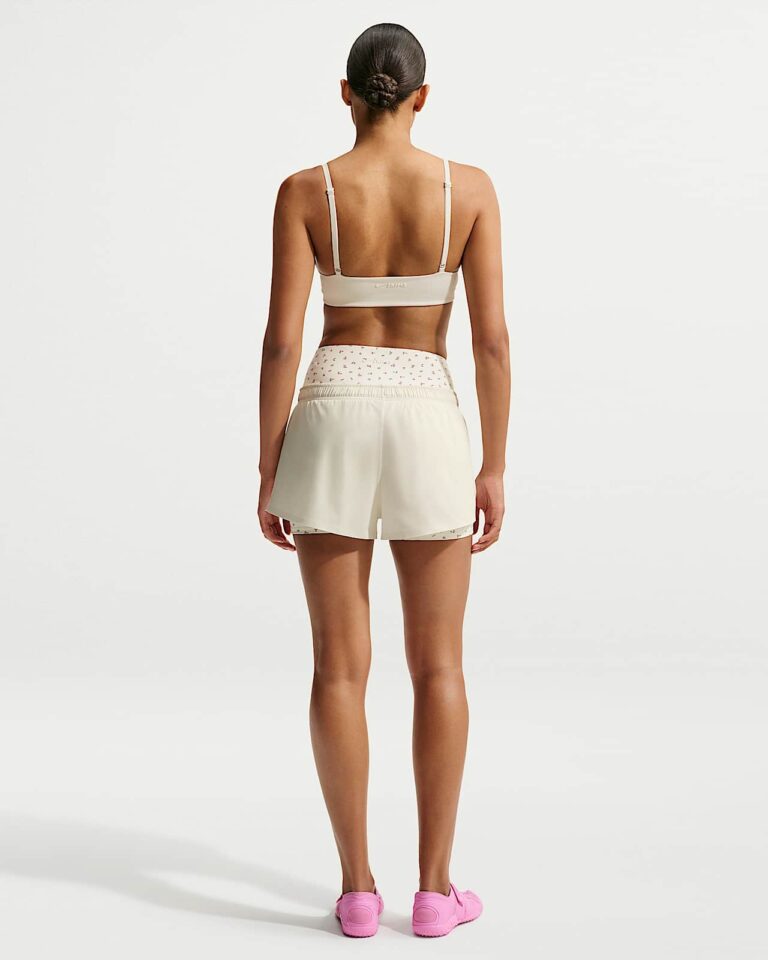 Шорты NikeSKIMS Stretch Nylon Runner Shorts «Actv Ivory» Женская