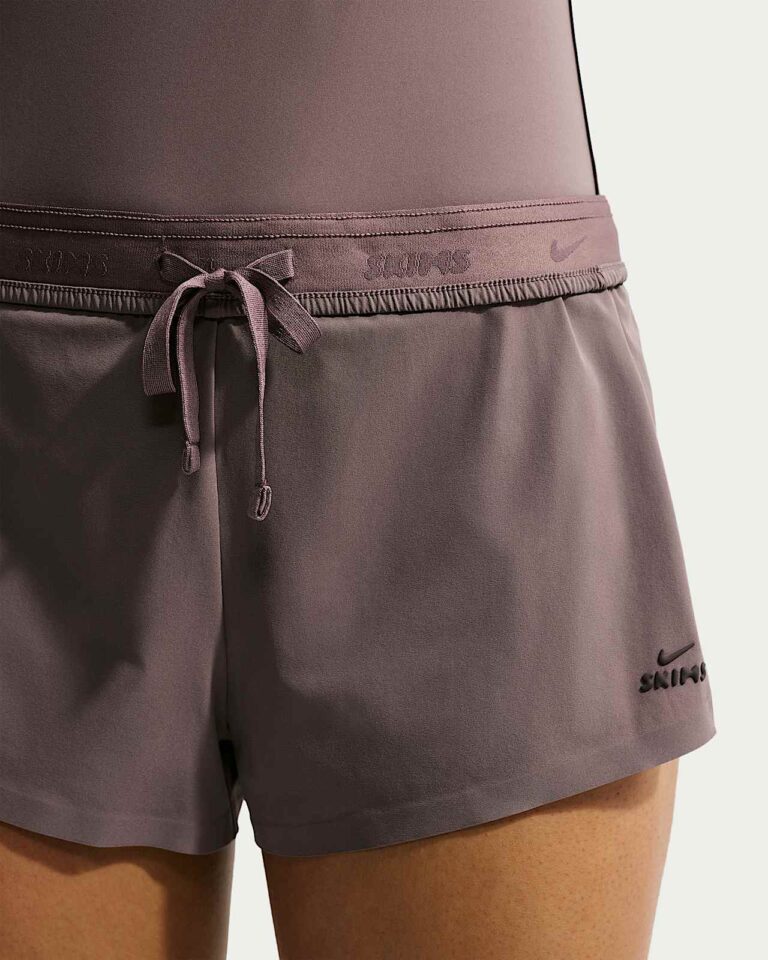 Шорты NikeSKIMS Stretch Nylon Runner Shorts «Resin» Женская