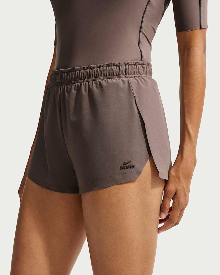 Шорты NikeSKIMS Stretch Nylon Runner Shorts «Resin» Женская