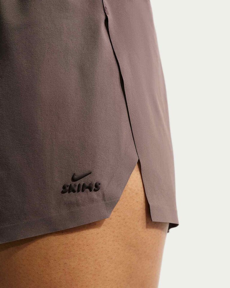 Шорты NikeSKIMS Stretch Nylon Runner Shorts «Resin» Женская