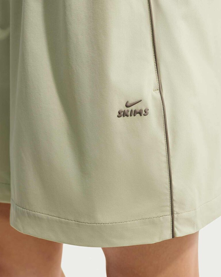 Шорты NikeSKIMS Stretch Nylon 5″ Track Shorts «Talc» Женская
