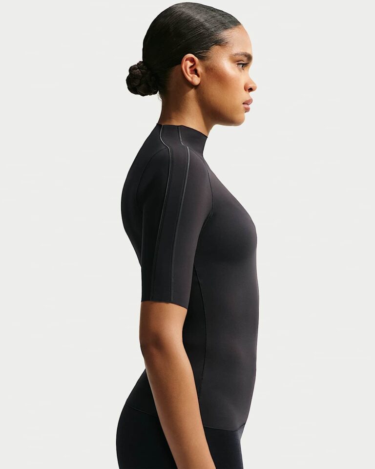 Футболка NikeSKIMS Weightless Short-Sleeve T-Shirt «Obsidian» Женская