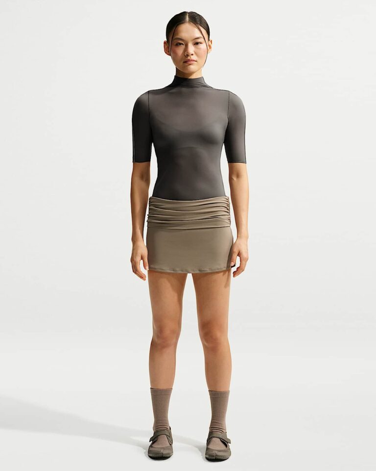 Футболка NikeSKIMS Weightless Short-Sleeve T-Shirt «Boulder» Женская