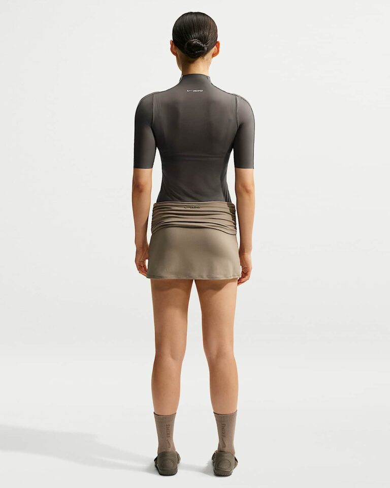 Футболка NikeSKIMS Weightless Short-Sleeve T-Shirt «Boulder» Женская
