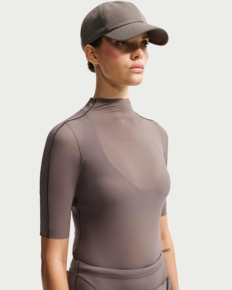 Футболка NikeSKIMS Weightless Short-Sleeve T-Shirt «Resin» Женская