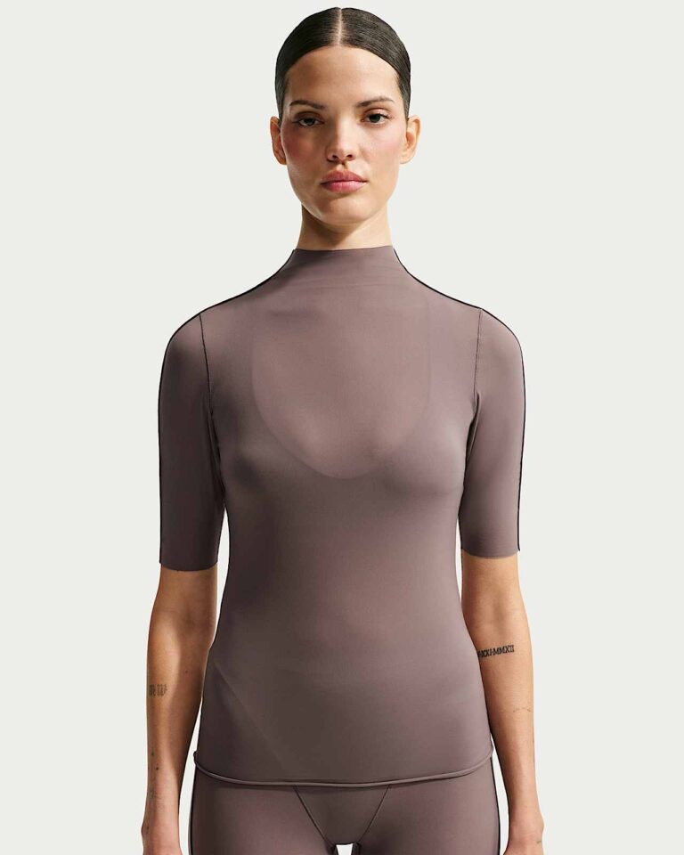 Футболка NikeSKIMS Weightless Short-Sleeve T-Shirt «Resin» Женская