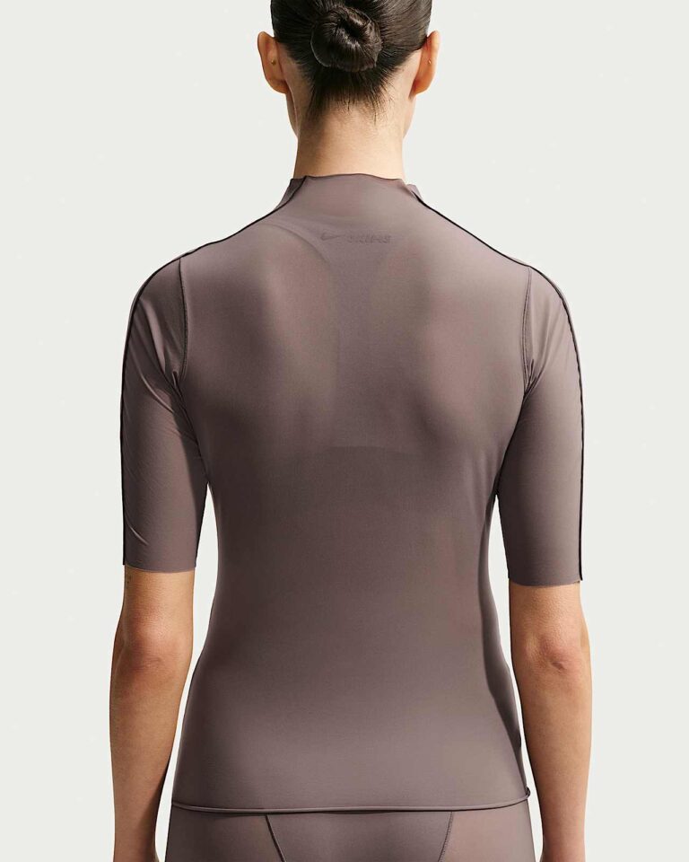 Футболка NikeSKIMS Weightless Short-Sleeve T-Shirt «Resin» Женская