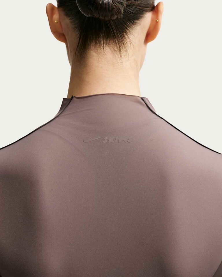 Футболка NikeSKIMS Weightless Short-Sleeve T-Shirt «Resin» Женская