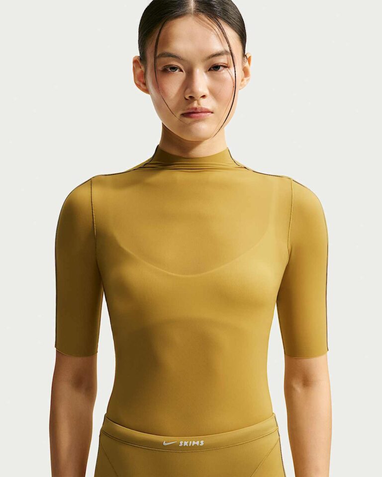 Футболка NikeSKIMS Weightless Short-Sleeve T-Shirt «Ochre» Женская