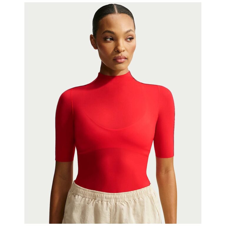 Футболка NikeSKIMS Weightless Short-Sleeve T-Shirt «University Red» Женская