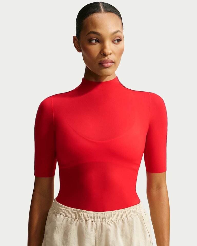 Футболка NikeSKIMS Weightless Short-Sleeve T-Shirt «University Red» Женская