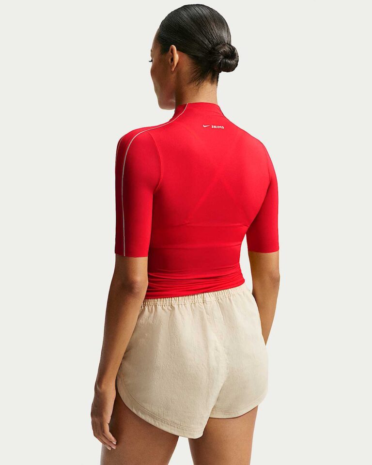 Футболка NikeSKIMS Weightless Short-Sleeve T-Shirt «University Red» Женская