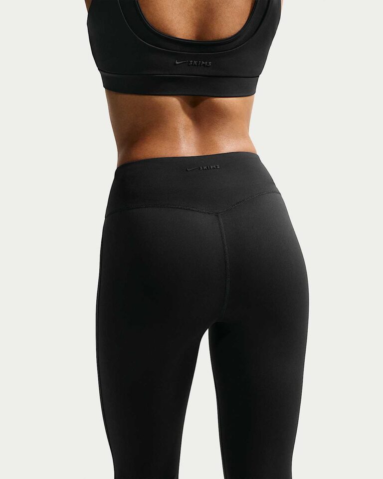 Леггинсы NikeSKIMS Matte High-Waisted Slim Flared Leggings «Obsidian» Женская