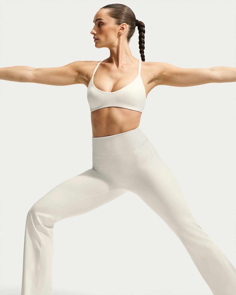 Леггинсы NikeSKIMS Matte High-Waisted Slim Flared Leggings «Actv Ivory» Женская