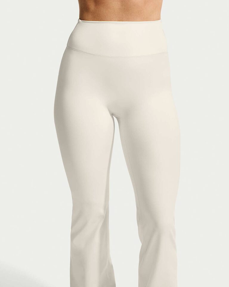 Леггинсы NikeSKIMS Matte High-Waisted Slim Flared Leggings «Actv Ivory» Женская