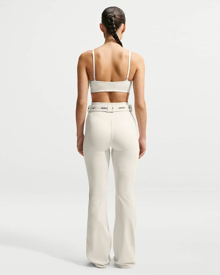 Леггинсы NikeSKIMS Matte High-Waisted Slim Flared Leggings «Actv Ivory» Женская
