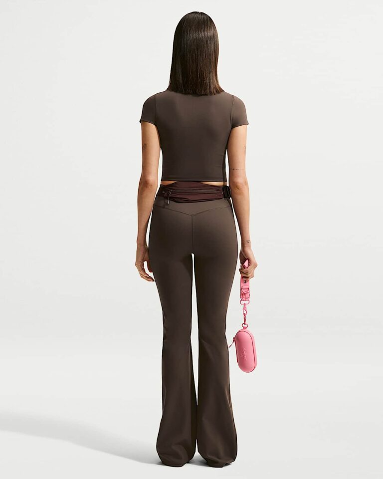 Леггинсы NikeSKIMS Matte High-Waisted Slim Flared Leggings «Dark Sepia» Женская