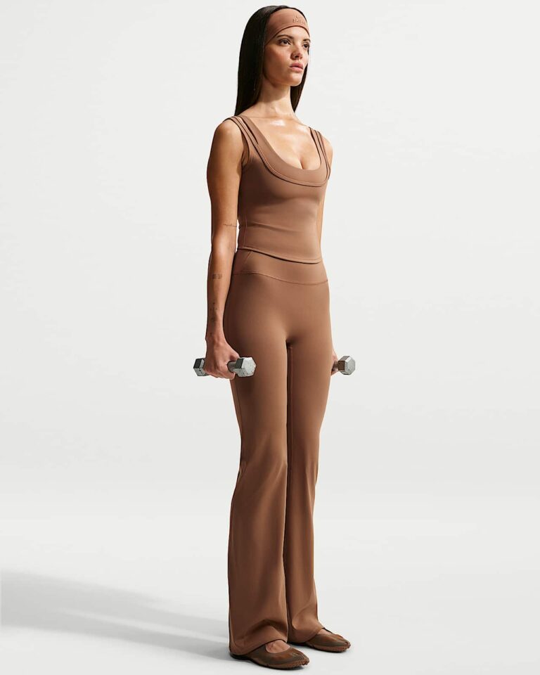 Леггинсы NikeSKIMS Matte High-Waisted Slim Flared Leggings «Carob Brown» Женская