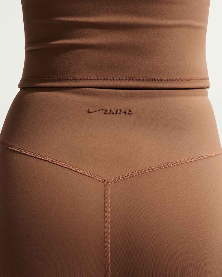 Леггинсы NikeSKIMS Matte High-Waisted Slim Flared Leggings «Carob Brown» Женская