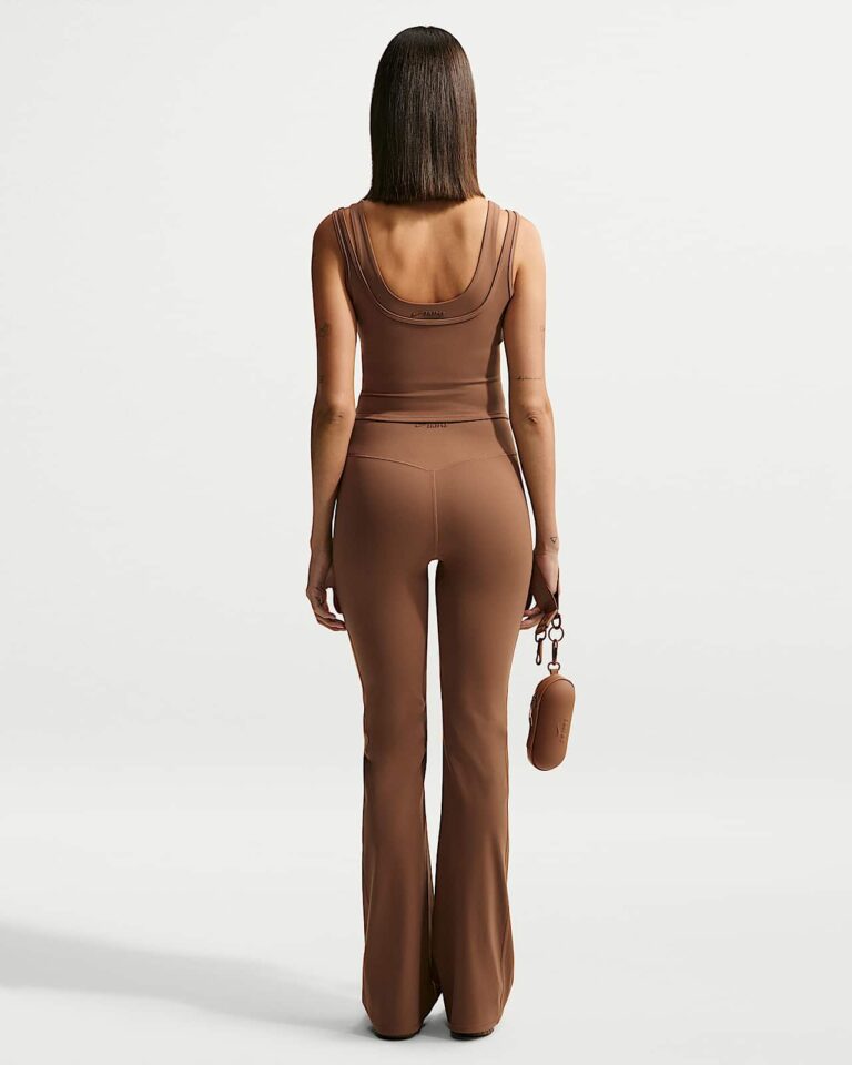 Леггинсы NikeSKIMS Matte High-Waisted Slim Flared Leggings «Carob Brown» Женская