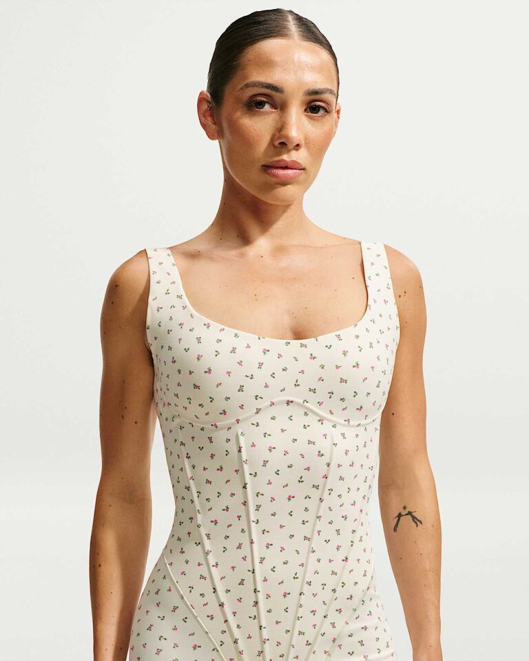 Боди NikeSKIMS Matte Printed Corset 3″ Bodysuit «Actv Ivory/Flamingo» Женская