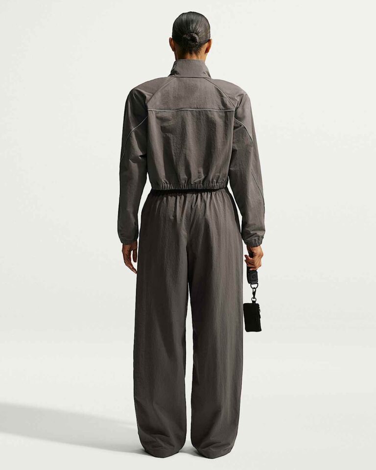 Куртка NikeSKIMS Crunchy Nylon Cropped Jacket «Boulder» Женская