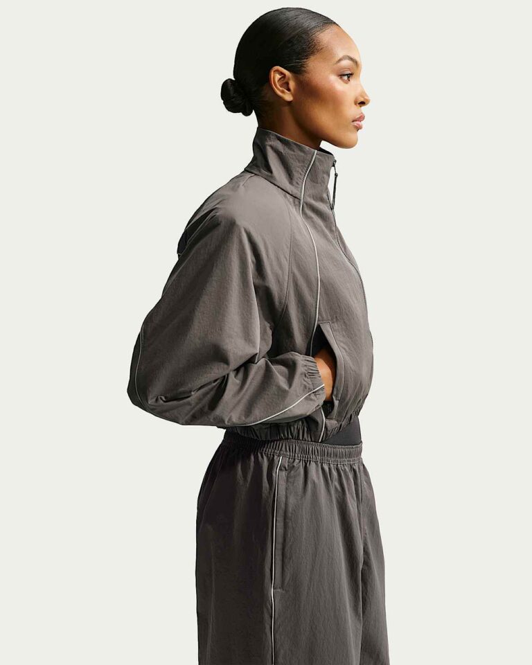 Куртка NikeSKIMS Crunchy Nylon Cropped Jacket «Boulder» Женская